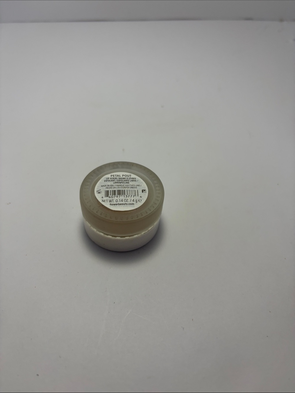 Flower petal pout lip scrub